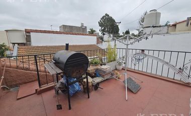 Venta de casa de 3 ambientes con quincho en Villa Dominico