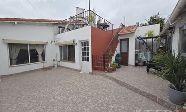 Venta de casa de 3 ambientes con quincho en Villa Dominico