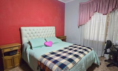 Venta de casa de 3 ambientes con quincho en Villa Dominico