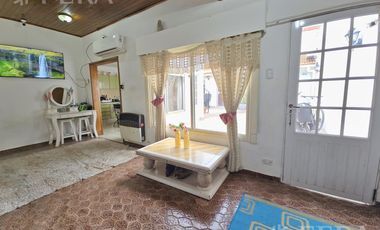 Venta de casa de 3 ambientes con quincho en Villa Dominico