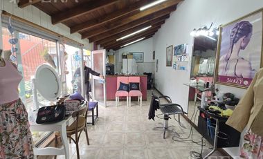 Venta de casa de 3 ambientes con quincho en Villa Dominico