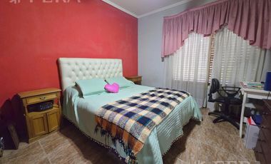 Venta de casa de 3 ambientes con quincho en Villa Dominico