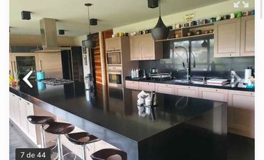 Exclusiva Residencia en Venta en Bosque Real con Vistas Al Club de Golf.