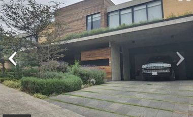 Exclusiva Residencia en Venta en Bosque Real con Vistas Al Club de Golf.