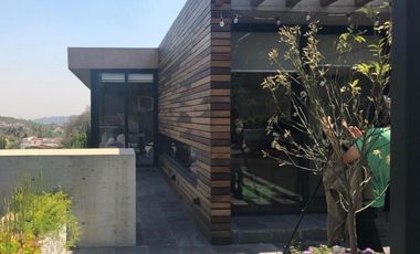 Exclusiva Residencia en Venta en Bosque Real con Vistas Al Club de Golf.