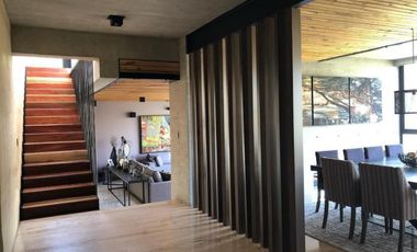 Exclusiva Residencia en Venta en Bosque Real con Vistas Al Club de Golf.
