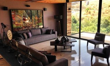 Exclusiva Residencia en Venta en Bosque Real con Vistas Al Club de Golf.