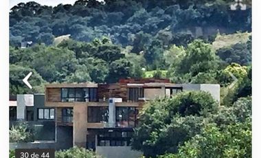 Exclusiva Residencia en Venta en Bosque Real con Vistas Al Club de Golf.