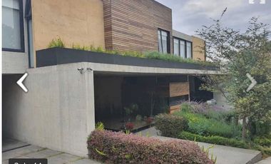 Exclusiva Residencia en Venta en Bosque Real con Vistas Al Club de Golf.