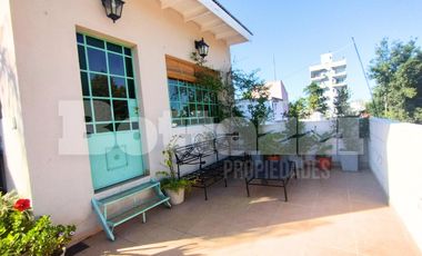 EXCELENTE  PH 4 Ambientes con patio y terraza propia