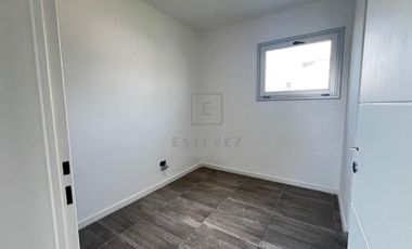 Casa en venta, pileta, 3 dormitorios, dependencia, Barrio Cerrado