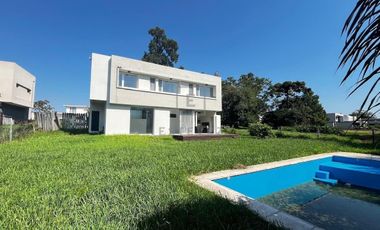 Casa en venta, pileta, 3 dormitorios, dependencia, Barrio Cerrado