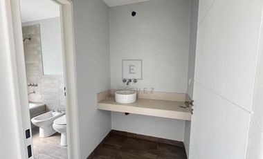Casa en venta, pileta, 3 dormitorios, dependencia, Barrio Cerrado
