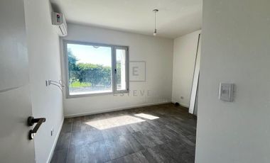 Casa en venta, pileta, 3 dormitorios, dependencia, Barrio Cerrado