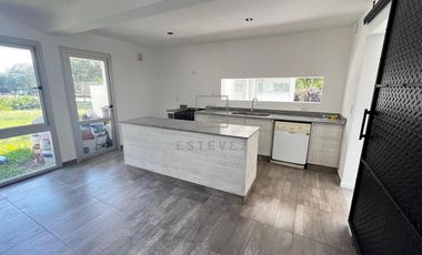 Casa en venta, pileta, 3 dormitorios, dependencia, Barrio Cerrado