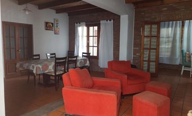 ALQUILER Casa  5 AMBIENTES   Centro de Lujan