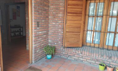ALQUILER Casa  5 AMBIENTES   Centro de Lujan