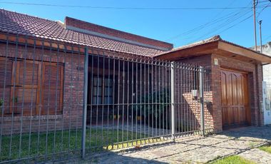 ALQUILER Casa  5 AMBIENTES   Centro de Lujan
