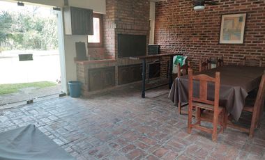 ALQUILER Casa  5 AMBIENTES   Centro de Lujan
