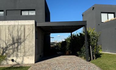 Casa en  Alquiler a la laguna en Marinas Puertos