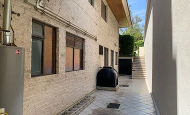 BOSQUES DE LAS LOMAS RENTA CASA CON JARDÍN Y ALBERCA CERCA DEL PARQUE JACARANDAS