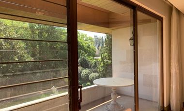 BOSQUES DE LAS LOMAS RENTA CASA CON JARDÍN Y ALBERCA CERCA DEL PARQUE JACARANDAS
