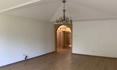 BOSQUES DE LAS LOMAS RENTA CASA CON JARDÍN Y ALBERCA CERCA DEL PARQUE JACARANDAS