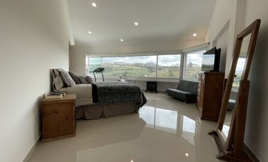 Venta de casa en la 6ta Secc. de Lomas Verdes con acabados de lujo y gran vista