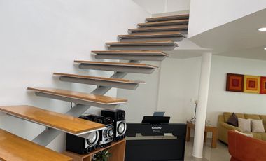 Venta de casa en la 6ta Secc. de Lomas Verdes con acabados de lujo y gran vista