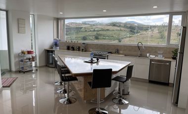 Venta de casa en la 6ta Secc. de Lomas Verdes con acabados de lujo y gran vista