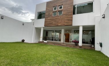 Venta de casa en la 6ta Secc. de Lomas Verdes con acabados de lujo y gran vista