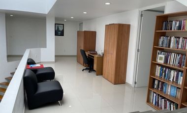 Venta de casa en la 6ta Secc. de Lomas Verdes con acabados de lujo y gran vista
