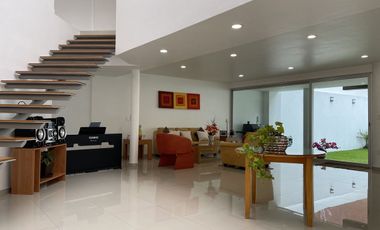 Venta de casa en la 6ta Secc. de Lomas Verdes con acabados de lujo y gran vista