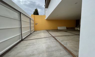 Venta de casa en la 6ta Secc. de Lomas Verdes con acabados de lujo y gran vista