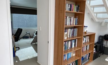 Venta de casa en la 6ta Secc. de Lomas Verdes con acabados de lujo y gran vista