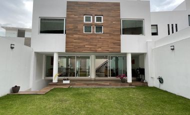 Venta de casa en la 6ta Secc. de Lomas Verdes con acabados de lujo y gran vista