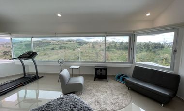Venta de casa en la 6ta Secc. de Lomas Verdes con acabados de lujo y gran vista