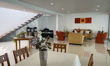 Venta de casa en la 6ta Secc. de Lomas Verdes con acabados de lujo y gran vista