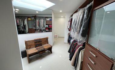 Venta de casa en la 6ta Secc. de Lomas Verdes con acabados de lujo y gran vista