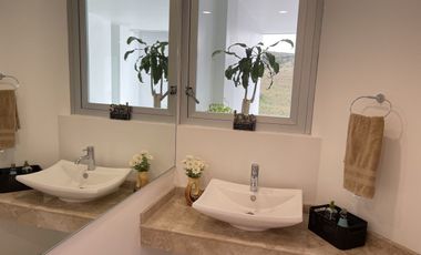 Venta de casa en la 6ta Secc. de Lomas Verdes con acabados de lujo y gran vista
