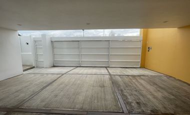 Venta de casa en la 6ta Secc. de Lomas Verdes con acabados de lujo y gran vista