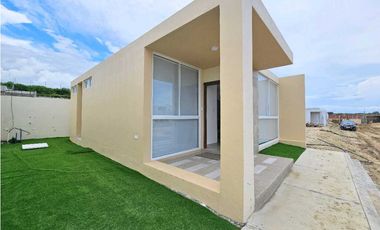 Vendo casa de una planta. Urb Punta Arrecife, entre Manta y Jaramijo