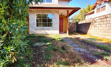 Casa nueva en venta, a pasos de la autopista.