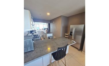 SE ALQUILA APARTAMENTO AMOBLADO PH WATERS EN AVENIDA BALBOA