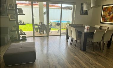 VENDO CASA EN QUINTAS DE VERSALLES EN COSTA SUR