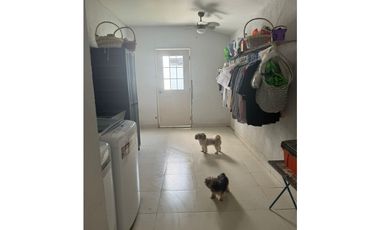 VENDO CASA EN QUINTAS DE VERSALLES EN COSTA SUR