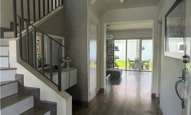 VENDO CASA EN QUINTAS DE VERSALLES EN COSTA SUR