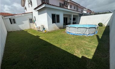 VENDO CASA EN QUINTAS DE VERSALLES EN COSTA SUR