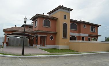VENDO CASA EN EL DORAL COSTA SUR