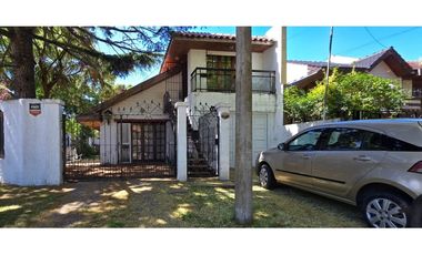 Chalet 4 Amb. + Dpto. 2 amb. (Florisbelo Acosta al 4600)